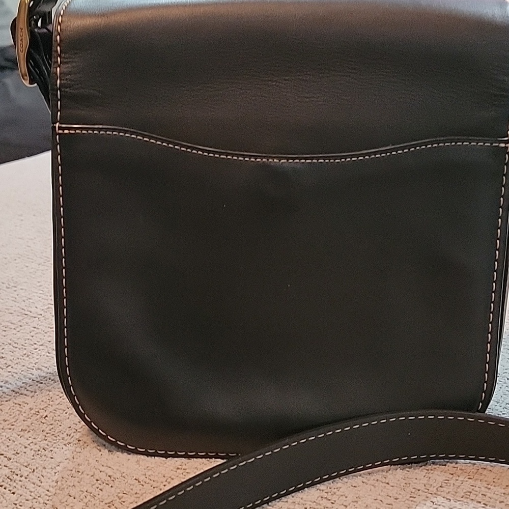 Coach Courier Brown Leather Shoulder Bag with Equestrian-Inspired Design - Picture 4 of 7